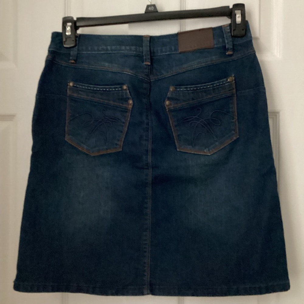 Baccini Dark wash denim A-line mini skirt, NWT, Size 8P